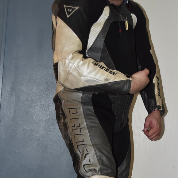 Dainese leather motorcycle suit size US46 - Euro56 - Picture 13 of 16